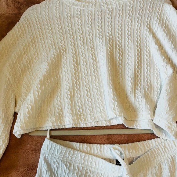 Set - Picture 3 of 3